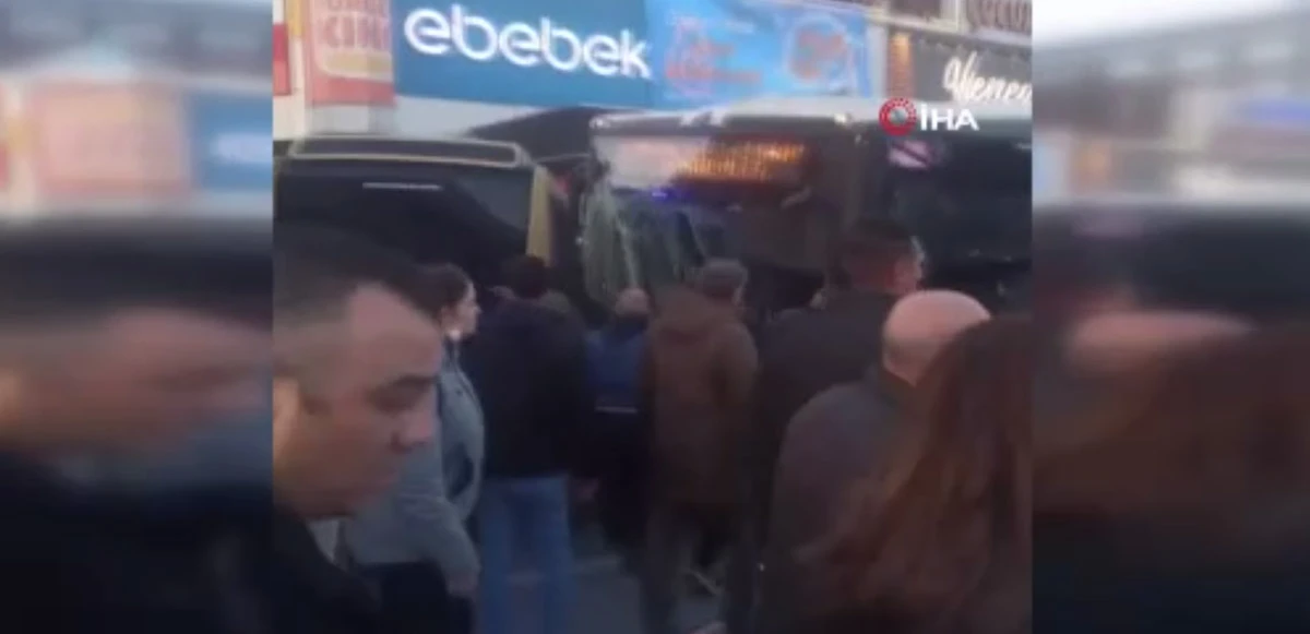 İETT Otobüsü yolcu durağına daldı