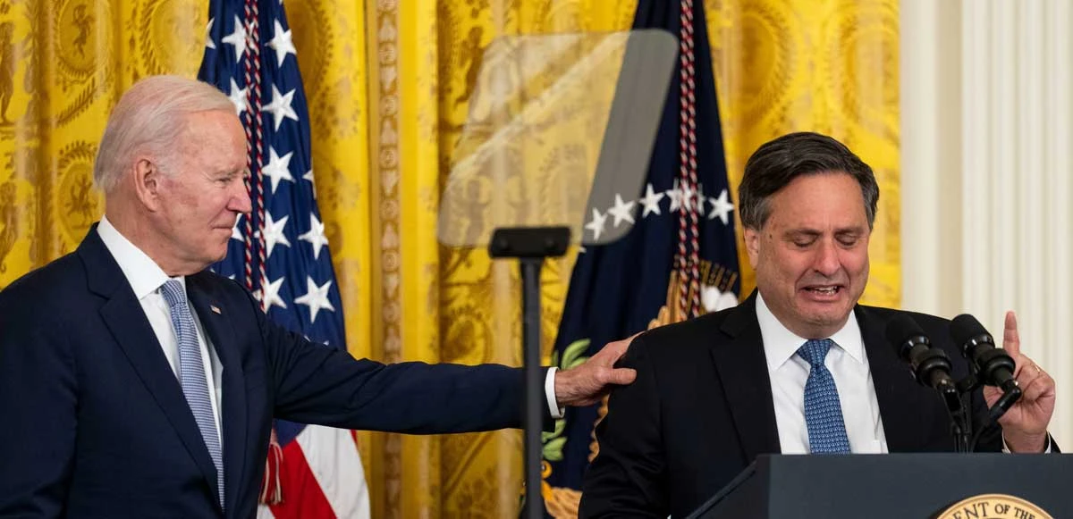 Beyaz Saray’a ağlayarak veda etti! Ron Klain görevini Jeff Zients’a devretti