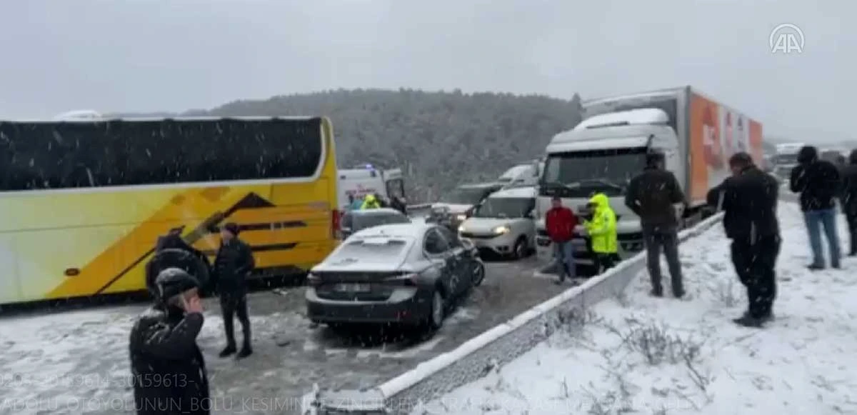 Bolu’da zincirleme kaza: İstanbul yoluna ulaşım sağlanamıyor
