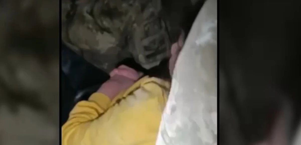 Enkazdan çıkarılan minik Leyla'nın sözleri yürekleri dağladı: Annemi de kurtarın