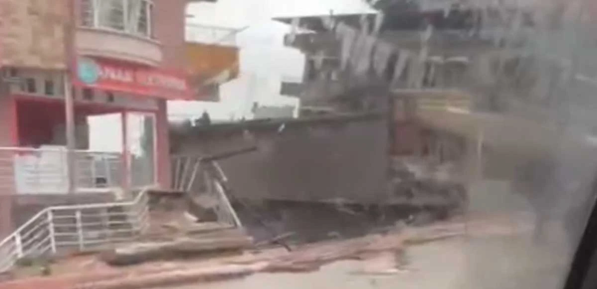 Hatay’da bir annenin yardım çığlığı: Enkazdan kurtulduk ama donmak üzereyiz