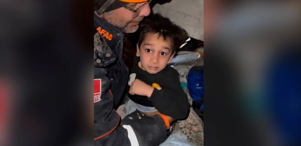 Enkazın küçük kahramanı! Umutlandıran kurtuluş: İlk sözü 'Noluyor ya' oldu