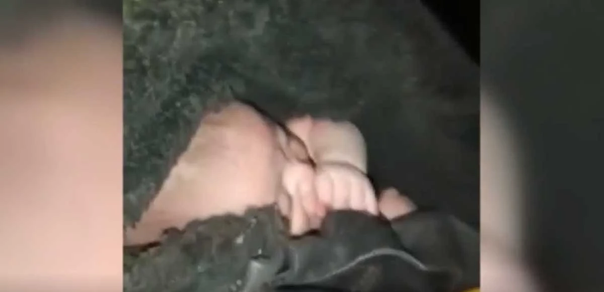 Kahramanmaraş'ta ağlatan görüntüler: 2 aylık bebek enkazdan elini emerek çıktı