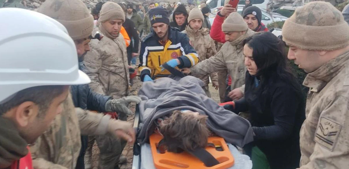 51 saat sonra gelen umut: 5 yaşındaki çocuk enkazdan çıkarıldı