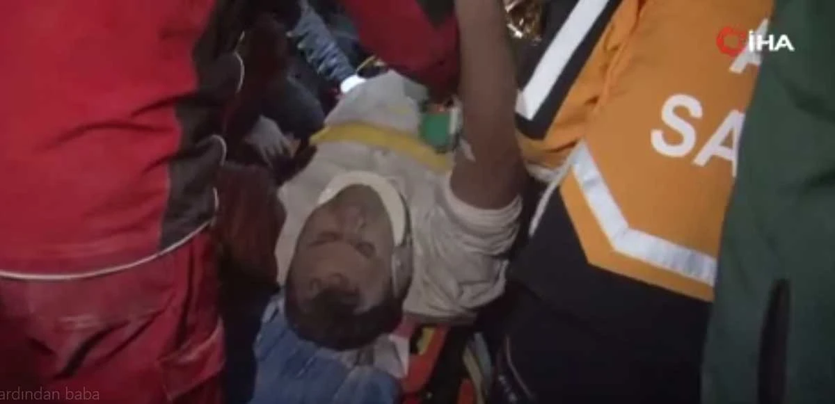 Hatay'da kızının ardından baba da enkazdan çıkartıldı