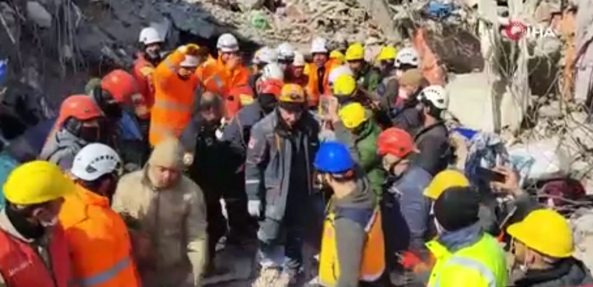 Acı bekleyişte mutlu son: Baba ile bebeği sağ kurtarıldı