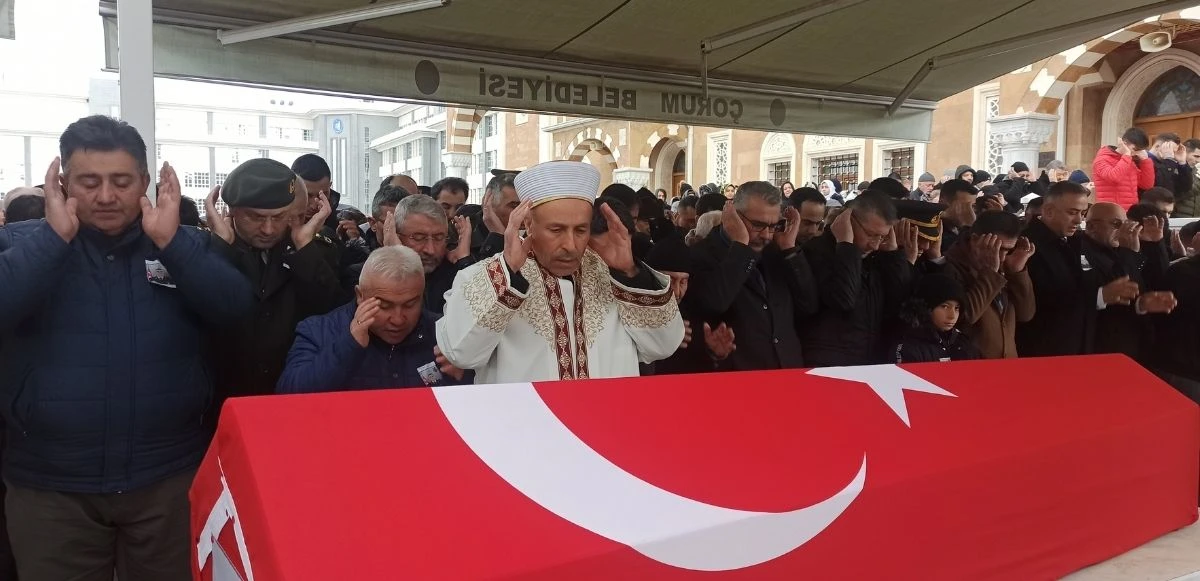İmam babanın en zor görevi: Oğlunun cenaze namazını kıldırdı