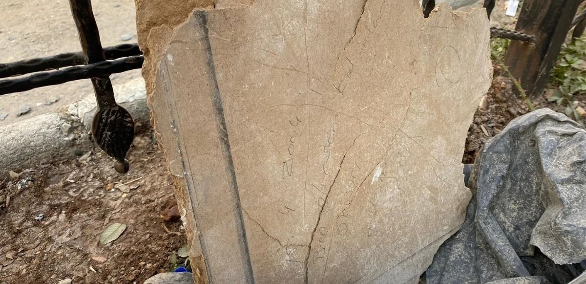 Kahramanmaraş’ta enkazda “Ben ölürsem kalanlar okusun” yazılı tahta parçası bulundu
