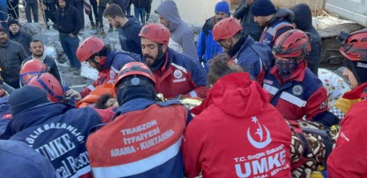 Nurdağı'nda depremin 129. saatinde 4 kişi enkazdan kurtarıldı