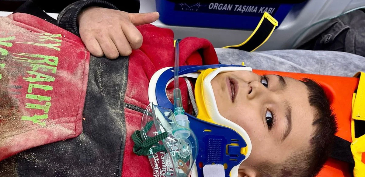 130. saatte enkazdan çıkan 5 yaşındaki Hasan işaret diliyle cevap verdi