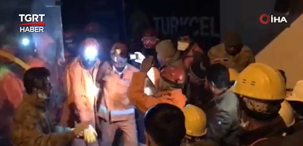 Adıyaman’da JÖH ekipleri 137 saat sonra 17 yaşındaki Baran Bakir isimli genci kurtardı