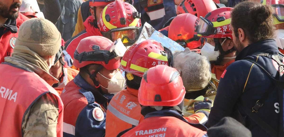 Hatay'da Malik amca 156 saat sonra kurtarıldı