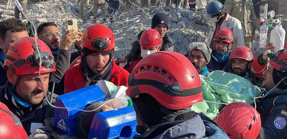 Gaziantep'te 8 yaşındaki Semih enkaz altından 155 saat sonra kurtarıldı