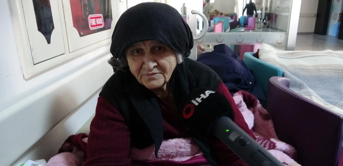 Elif teyze deprem anında tespih çeker kurtarılmayı bekledi