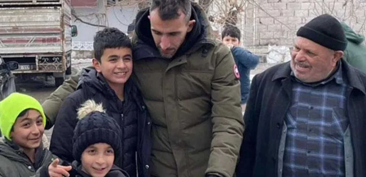 Mehmet Topal deprem bölgesinde vatandaşların yardımına koştu!