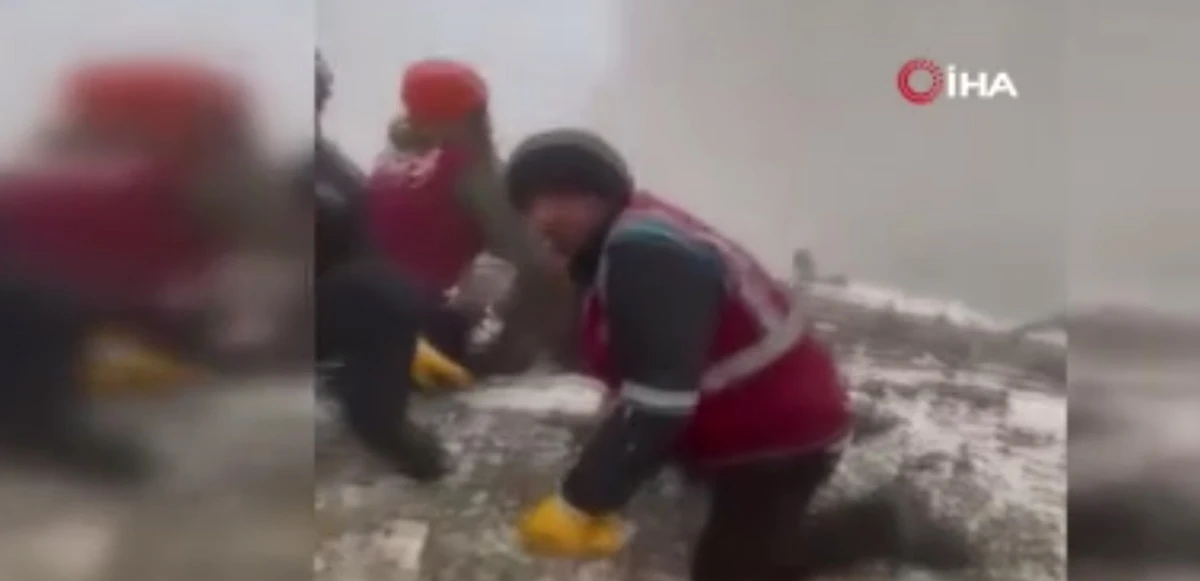 Deprem felaketinin yeni görüntüleri ortaya çıktı: Ekipler ikinci depreme enkaz başında böyle yakalandı