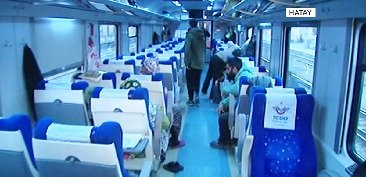 Tren garı depremzedelere yuva oldu, yüzlerce kişiyi ağırlıyor