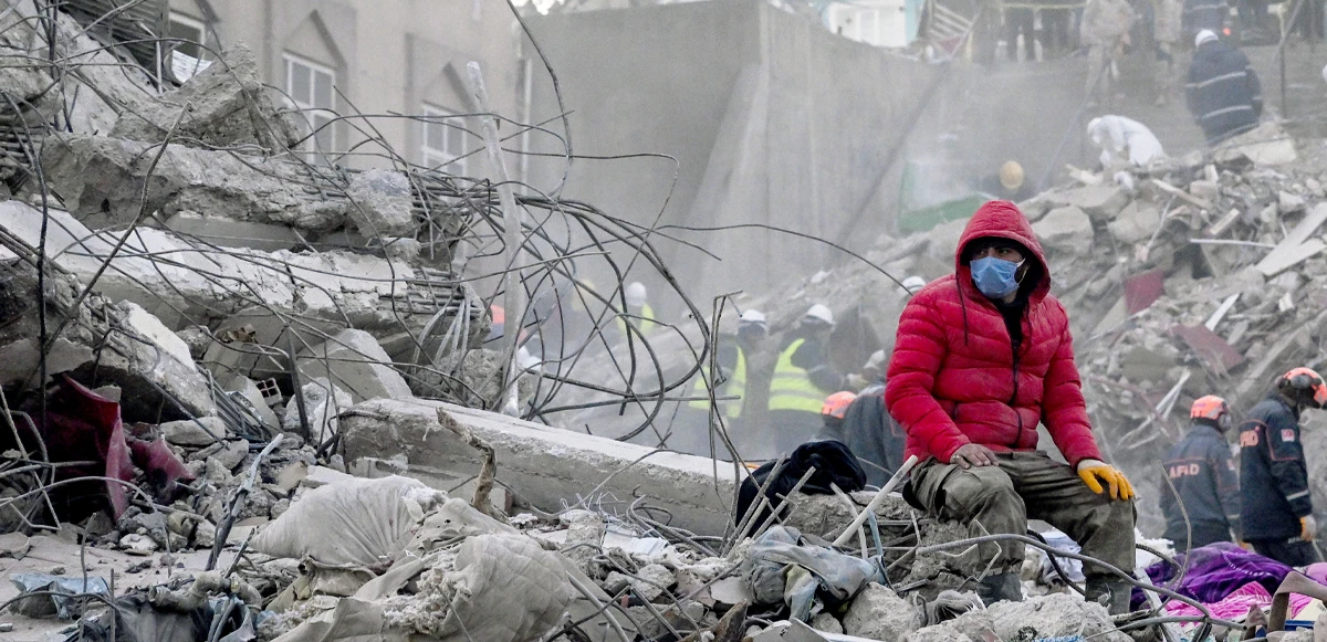 Deprem bölgede hastalık riski var mı? Enfeksiyon hastalıları uzmanından uyarı: Tifo, kolera ve bakteriyel enfeksiyonlar olabilir