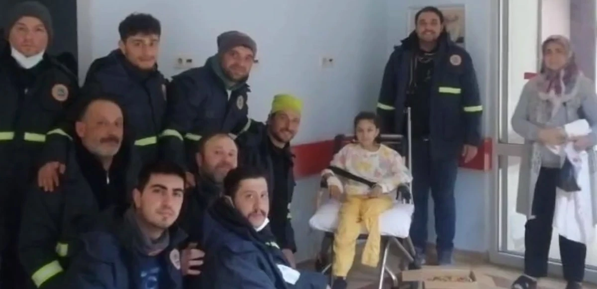 Felaketin gölgesinde duygulandıran buluşma