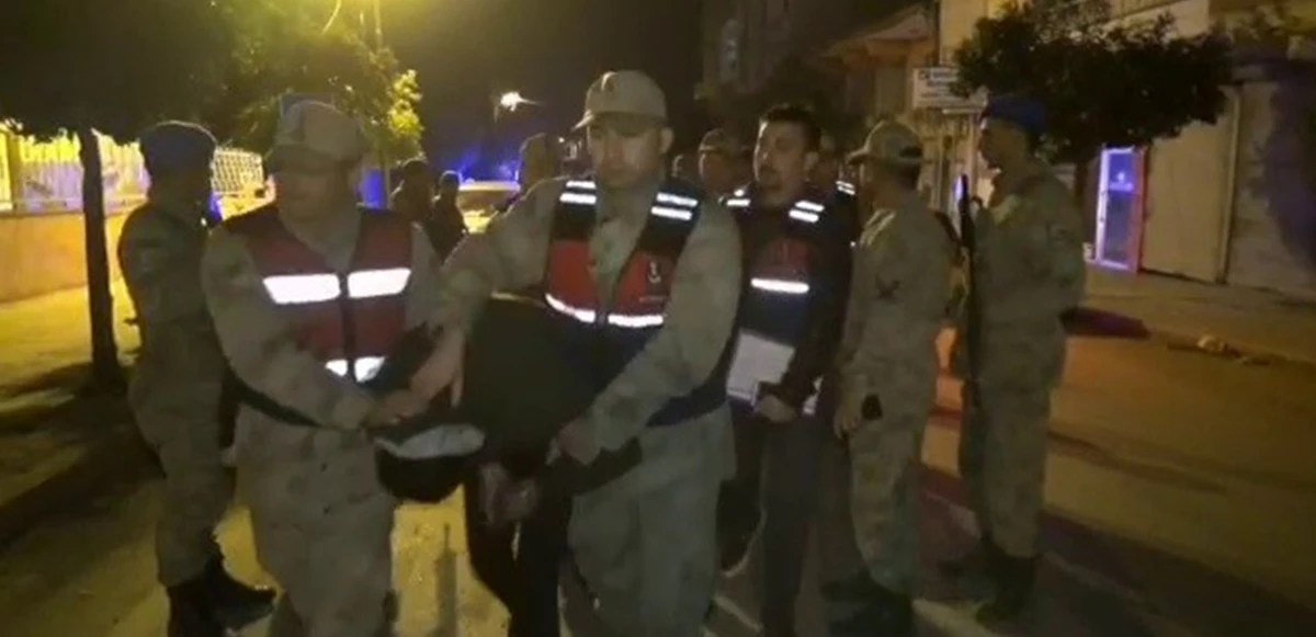 Depremzedelerin evlerine giren hırsızlar yakalandı