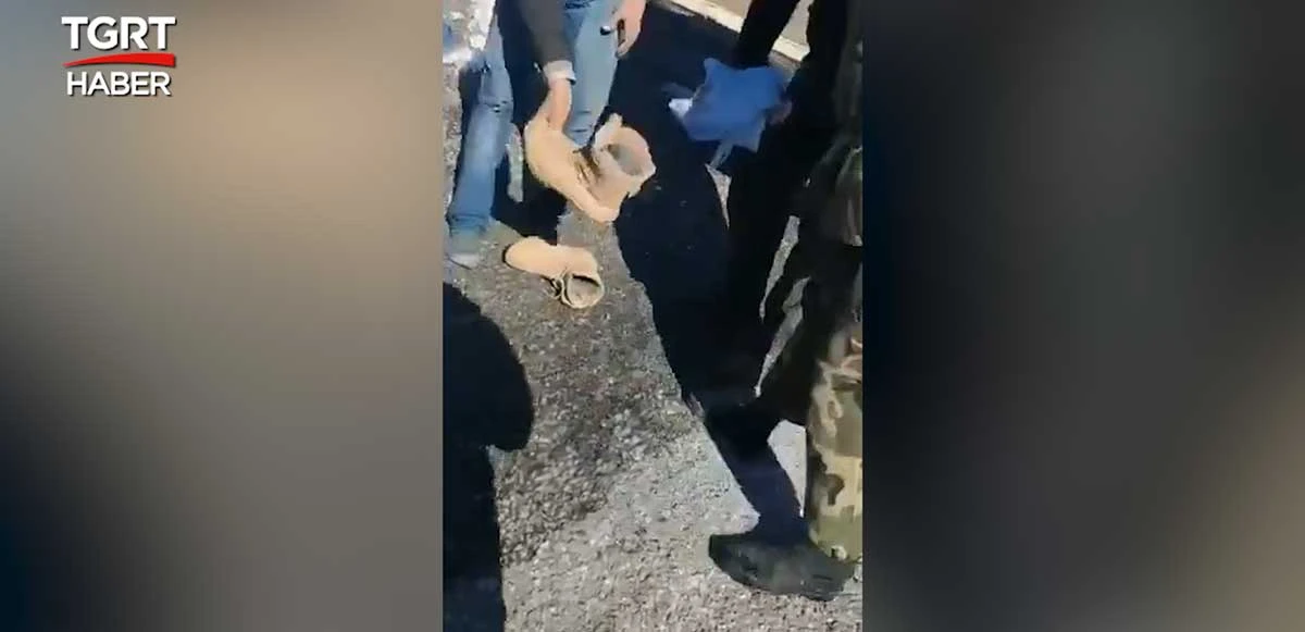 Mehmetçik ayakkabısı olmayan vatandaşa botlarını verdi