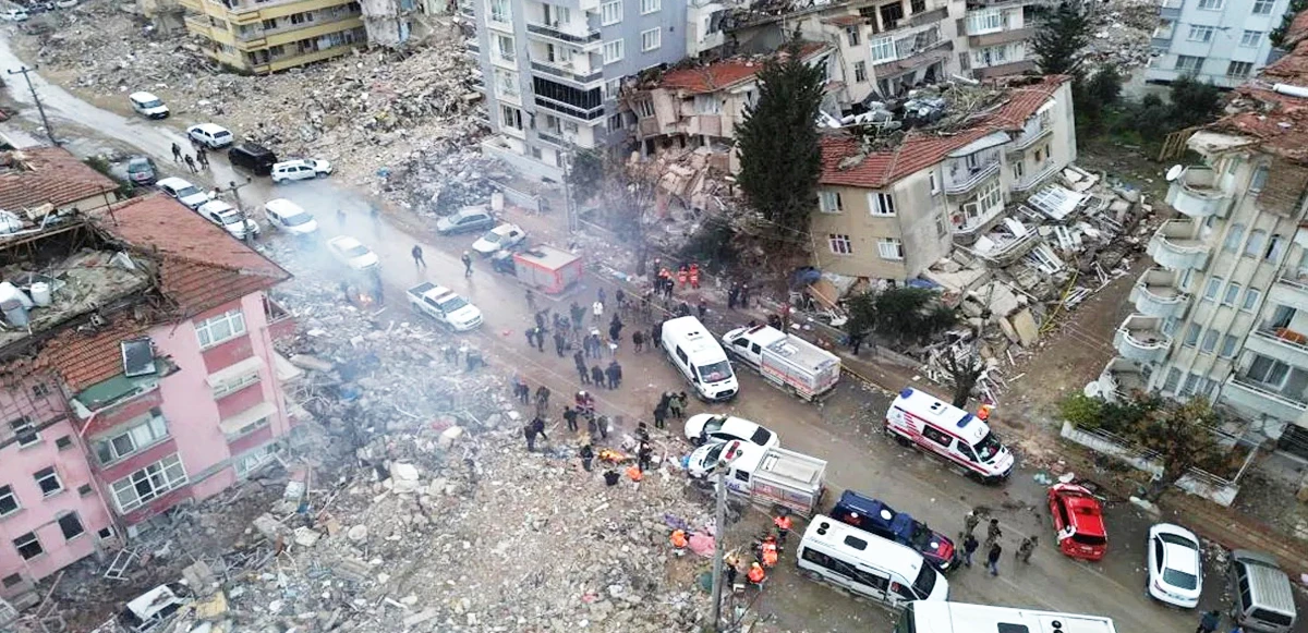 Deprem bir kez daha Hatay'ı vurdu! Prof. Mollamahmutoğlu yıkımın nedenini açıkladı: Zemin etüdü aksesuar gibi görülmüş