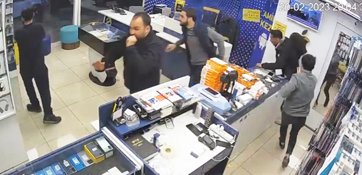 Deprem paniğe neden oldu, o anlar kameraya böyle yansıdı