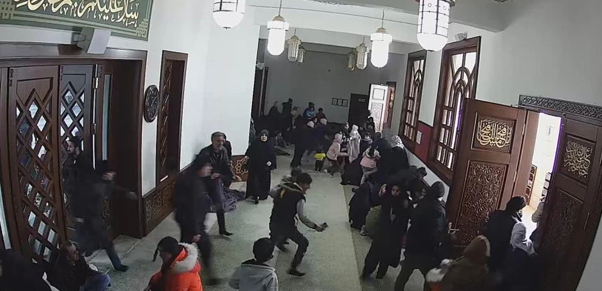 Panik ve korku bir arada! Deprem anının yeni görüntüleri cami kamerasında