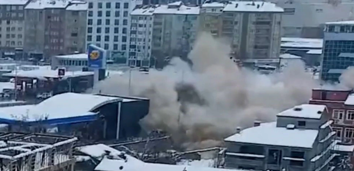 Malatya’da 2. deprem anları dron kamerasında: Binalar tek tek çöküyor