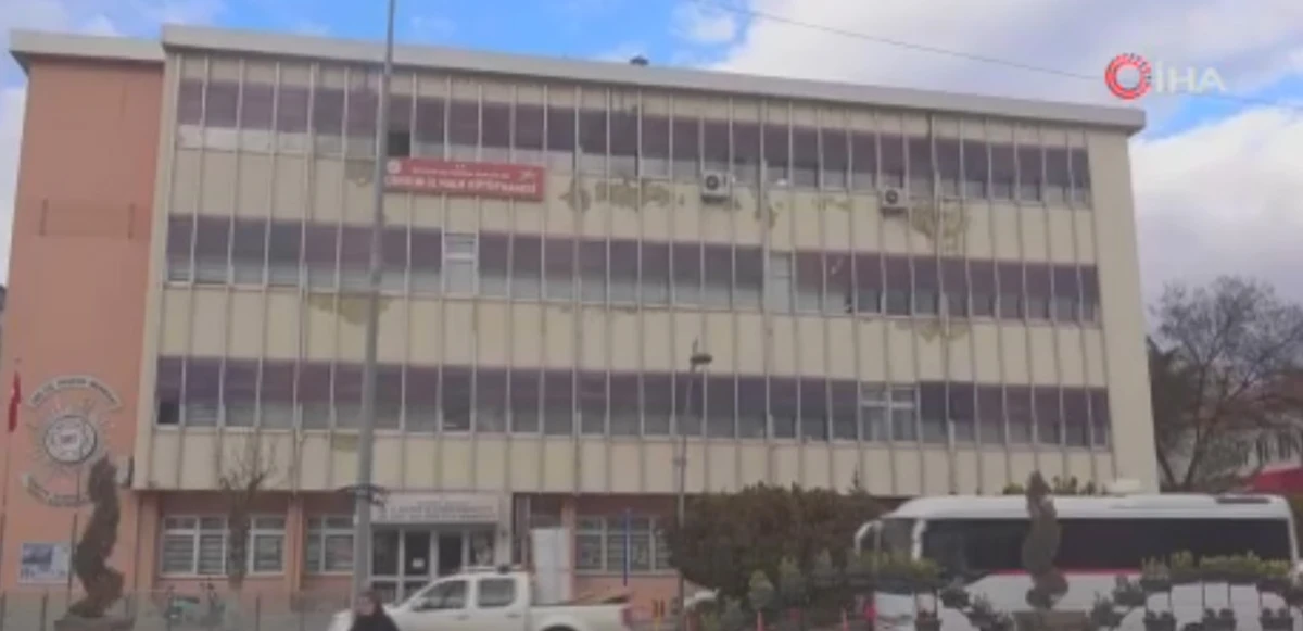Depremler sonrası 42 yıllık Kültür Merkezi kapatıldı