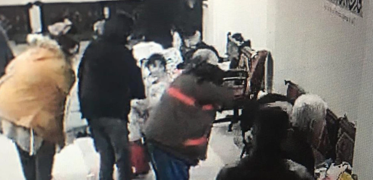 Depremde yaşlı adamın kedisini kurtarma anı yürekleri ısıttı