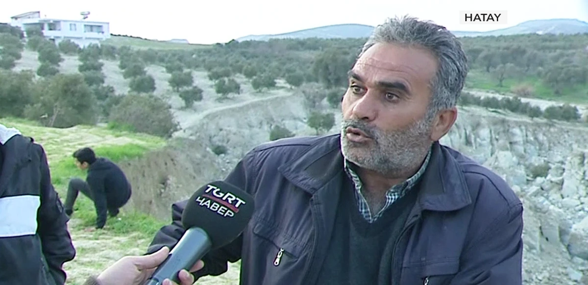 Depremden sonra oluştu, psikolojileri alt üstü oldu! Zeytin tarlası ikiye ayrılan  mahalleli yetkililere seslendi: Psikolojik destek verin