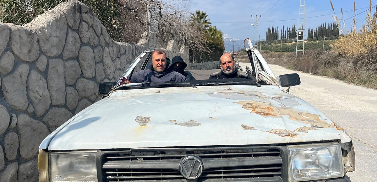 Enkaz altından çıkarıp kullanmaya başladı görenler hayrete düştü