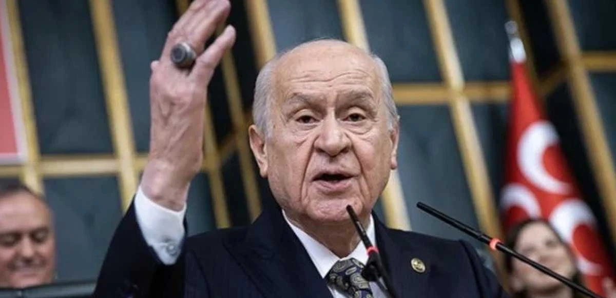 MHP lideri Devlet Bahçeli tribündeki 'hükümet istifa' sloganlarına tepki gösterdi