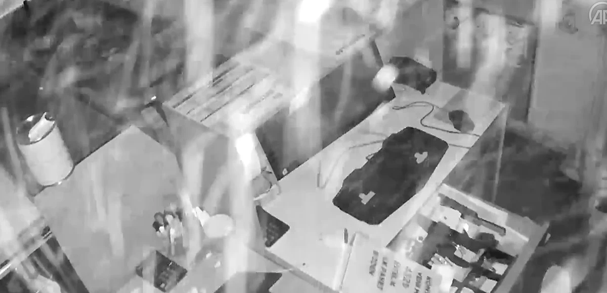 İlk depremin yeni görüntüleri ortaya çıktı: Gecenin sessizliğinde tekbir sesleri yükseldi