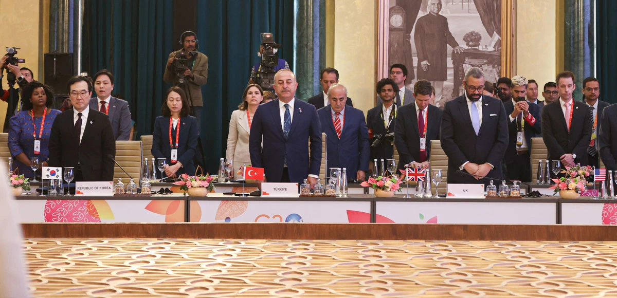 G20 Toplantısı depremde hayatını kaybedenlere saygı duruşu ile başladı