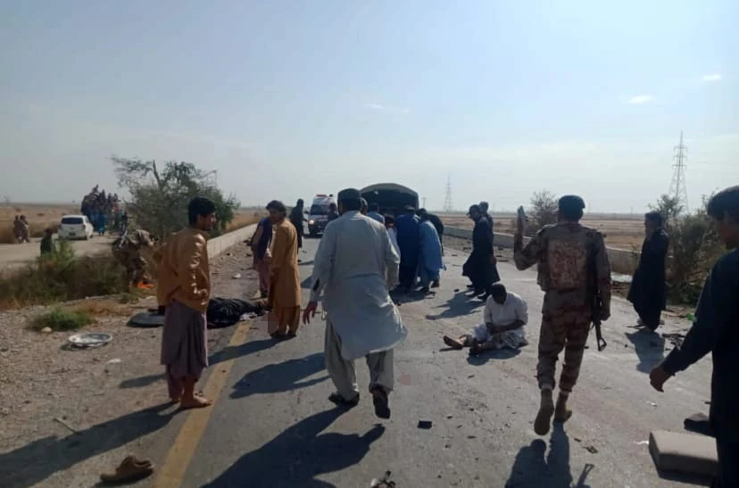 Pakistan'da polis aracına intihar saldırısı: Çok sayıda ölü ve yaralı