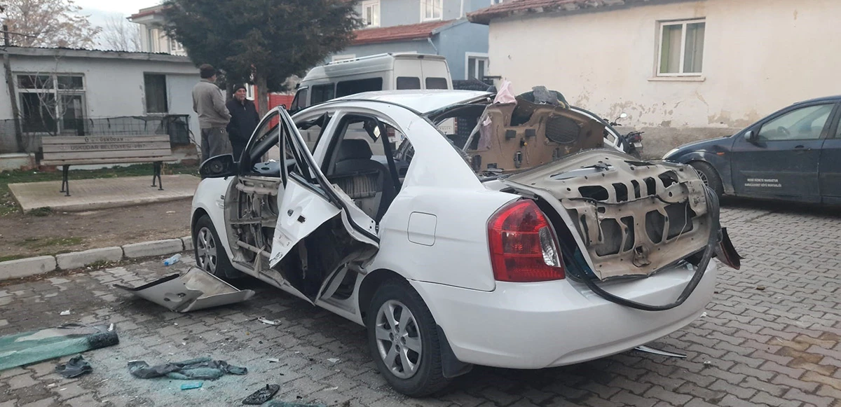 Otomobilinde sigara içmek isterken ağır yaralandı