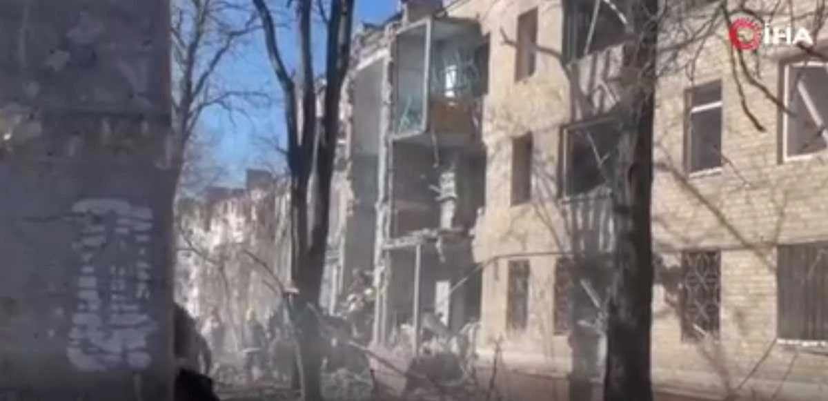 Rusya, Ukrayna’yı sivil yerleşim yerini füzeyle vurdu: Ölü ve yaralılar var