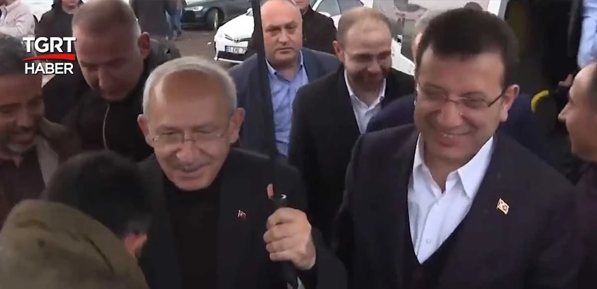 Kemal Kılıçdaroğlu, İmamoğlu’na şemsiye tuttu: Başkan gel, ben tutayım sana