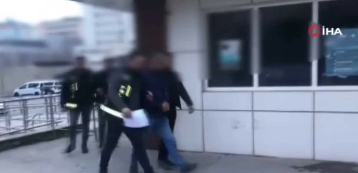 Gaziantep'te yıkılan bina soruşturmasında 2 firari yakalandı!