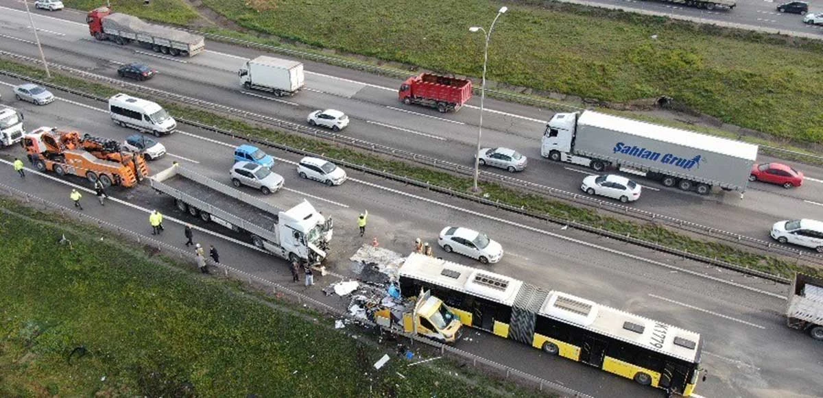 Tuzla’da zincirleme kaza! Ölü ve yaralılar var