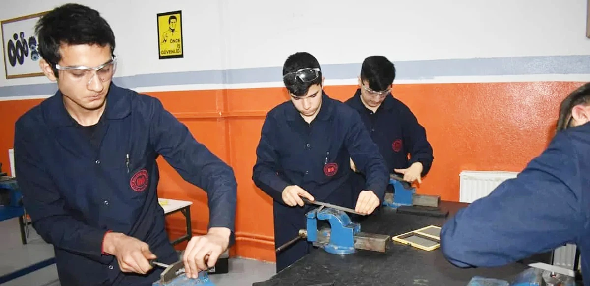 Staj ve çıraklık mağdurları dertli! Uzman isimden tepki: Mağdur değil kandırıldık