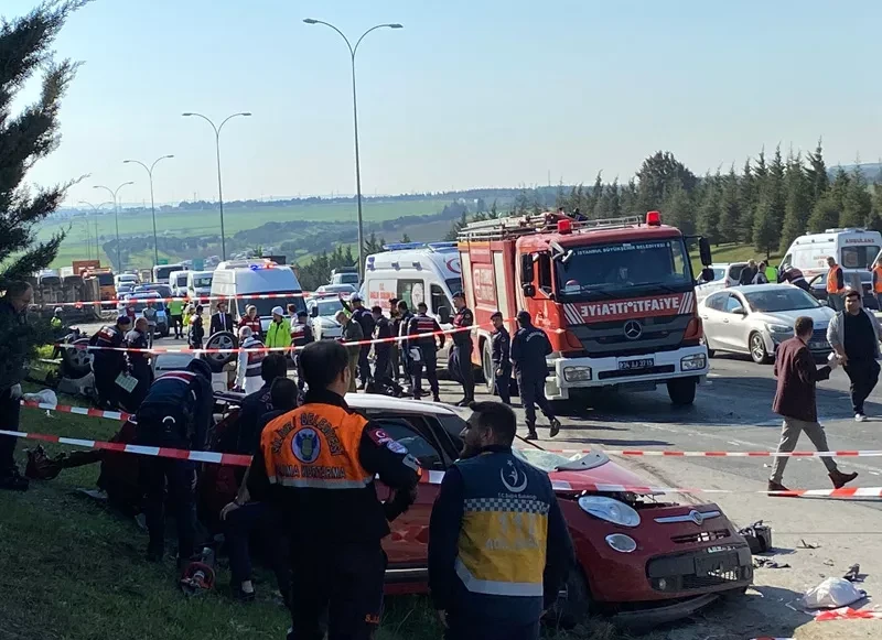 TEM Otoyolu'nda zincirleme kaza: Ölü ve yaralılar var