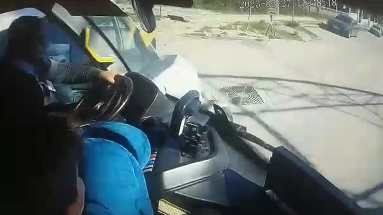 Halk otobüsünde panik anları kamerada