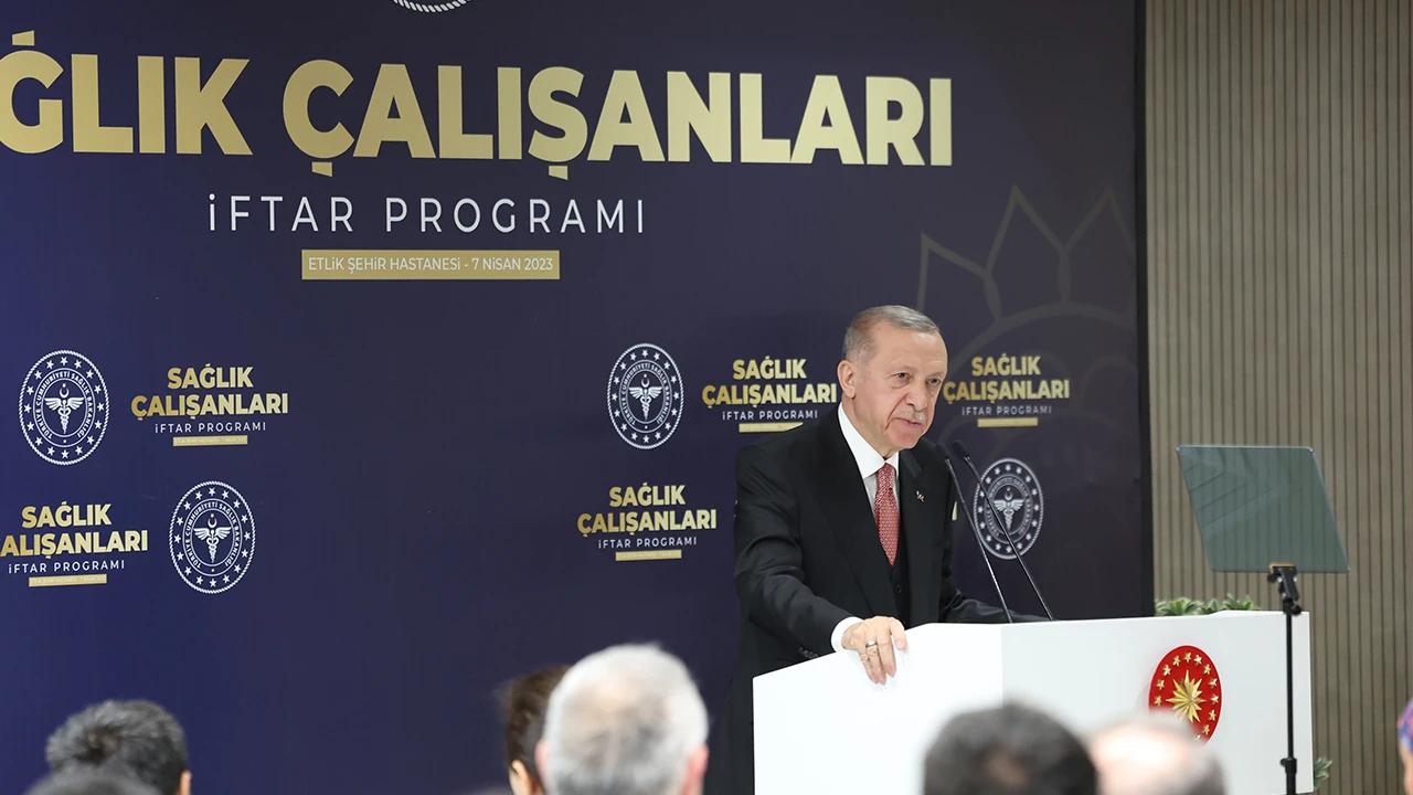 Cumhurbaşkanı Erdoğan iftarda sağlık çalışanlarıyla buluştu