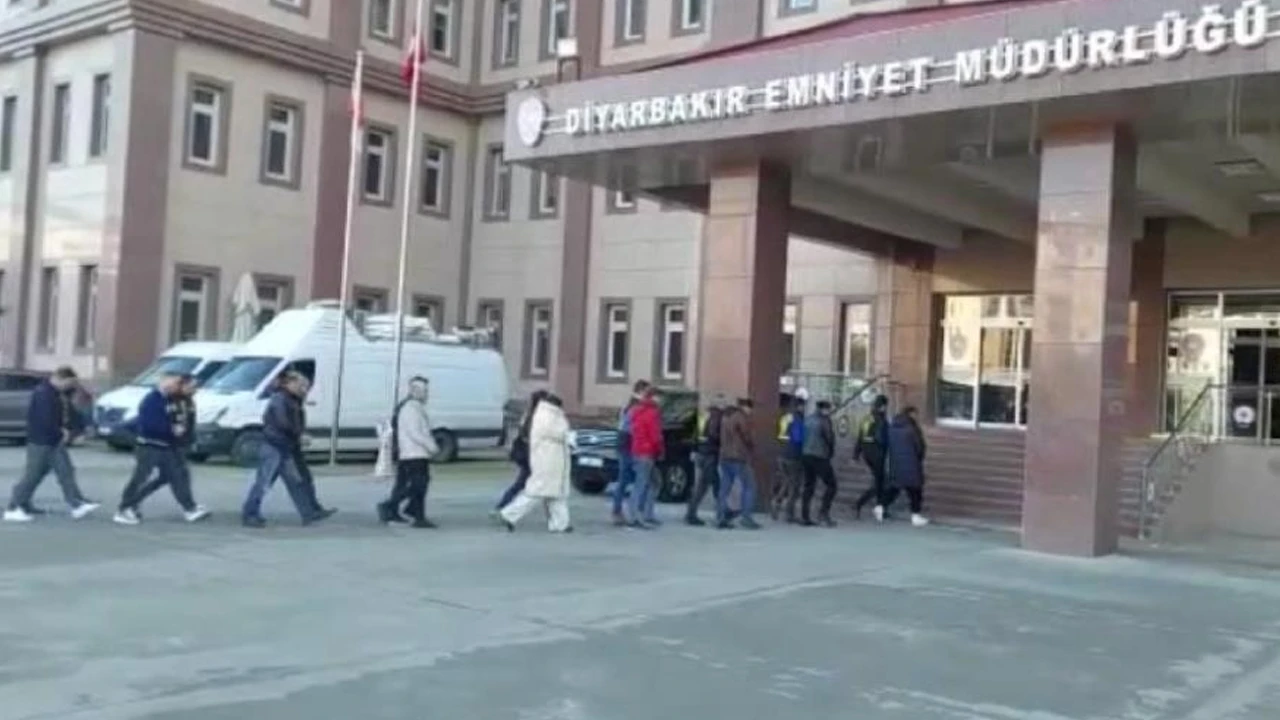 'Togg kredisi' vaadiyle 158 milyon liralık vurgun yapan çete çökertildi