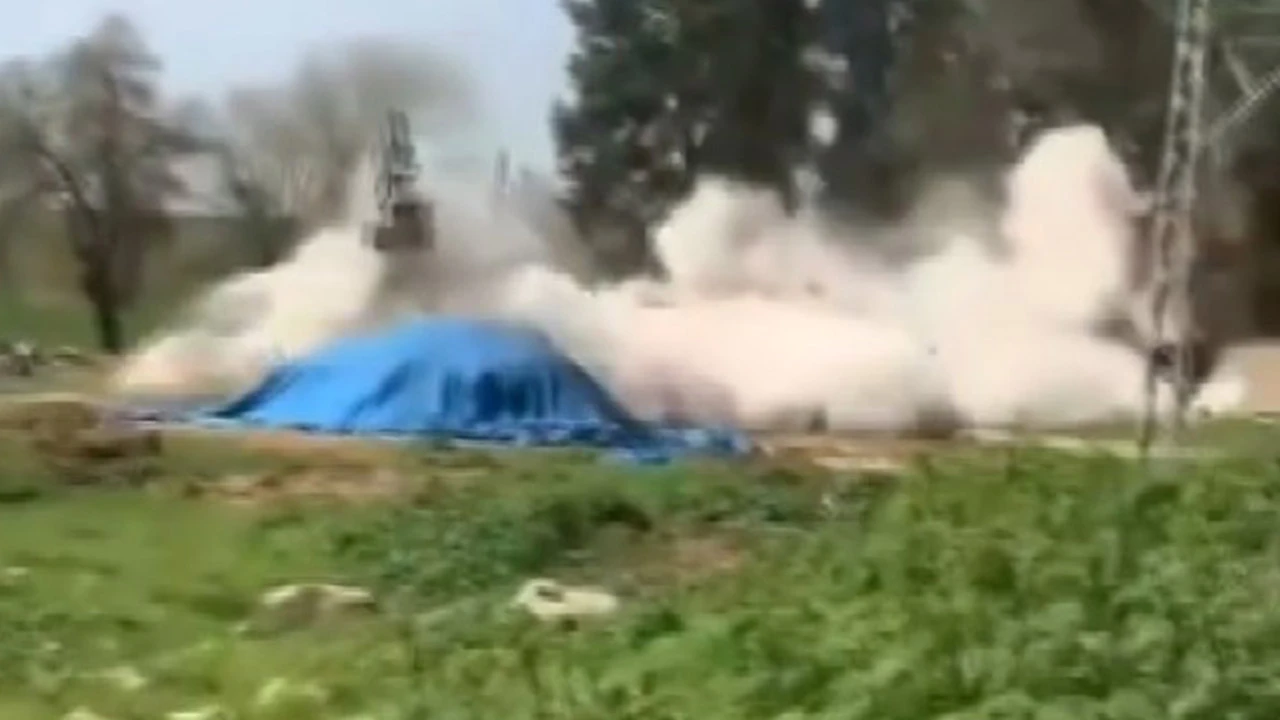 Gaziantep’te operatör yıktığı minarenin altında kalarak can verdi!