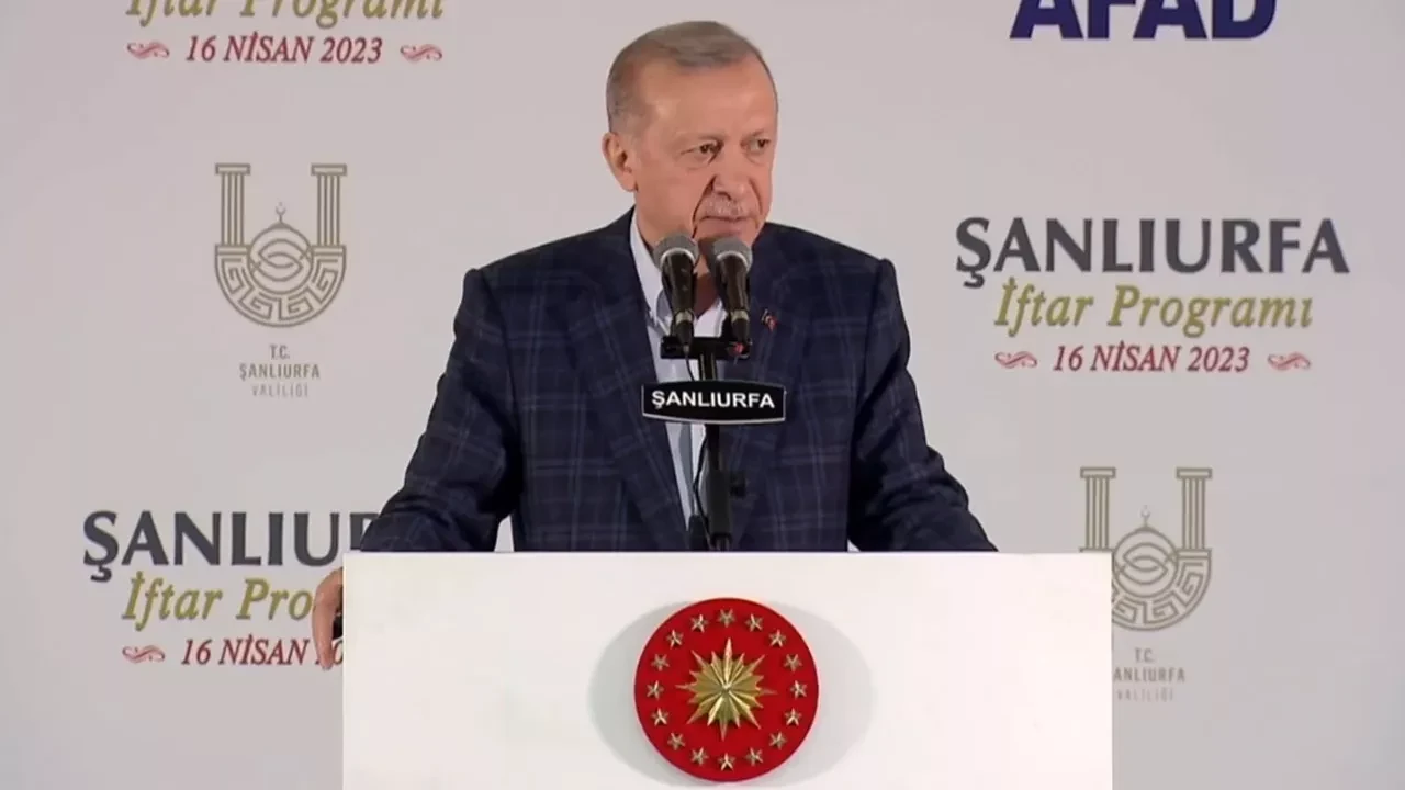 Erdoğan: Benim milletim teröristlerle gezenlere dersini verecek