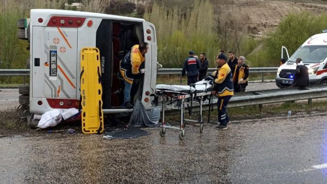 Sivas'ta otobüs kazası: 10 yaralı